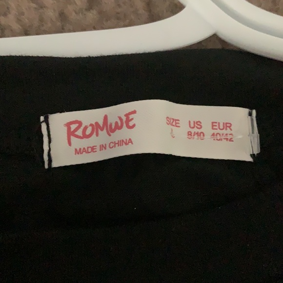 black crop top - Picture 2 of 3